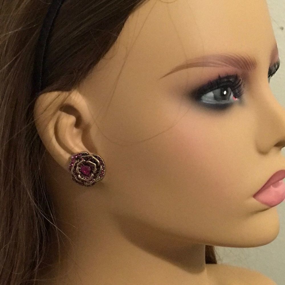 NWT Stunning Betsey Johnson flower earrings